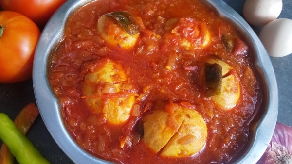 Egg Tomato Kurma Recipe How to Make at Home in Tamil