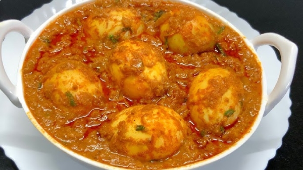 Pattani Muttai Kurma Recipe How to Make at Home in Tamil