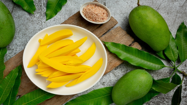 Raw Mango Vs Ripe Mango Which Is Better for Health
