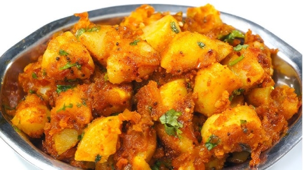 Urulaikilangu Kara Varuval Recipe How to Make at Home in Tamil Urulaikilangu Kara Varuval Recipe How to Make at Home in Tamil