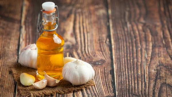 Onion Juice Vs Garlic Oil Which Is Better For Hair Growth Onion Juice Vs Garlic Oil Which Is Better For Hair Growth