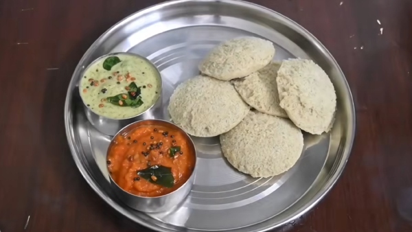 Pachai Payaru Idli With Ulunthu Chutney How To Make Green Gram Idli With Urad Dal Chutney