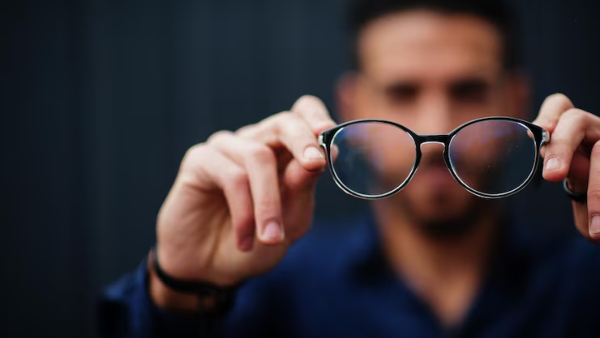 Ophthalmologist Explains How GLP-1 Medications Linked To Eye-Related Complications