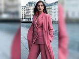 సోనమ్ కపూర్ రెండు పింక్ దుస్తులతో మమ్మల్ని ఆశ్చర్యపరిచింది 