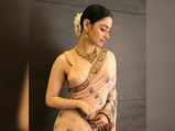 చీరలో అందంగా ముస్తాబయిన తమన్నా భాటియా పై షూ విసిరిన ఆగంతకుడు !