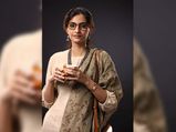 సింపుల్ గా ఉన్నా అందంగా ఉందిః ప్యాడ్ మాన్ లోని సోనం నెర్డీ లుక్  డీకోడ్ చేయబడింది