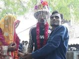 సినిమాలో మాదిరిగా.. కట్టుకున్న పెళ్లానికి ప్రియుడితో వివాహం జరిపించిన మహానుభావుడు