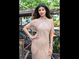 శిల్పా శెట్టి తన డ్రెస్ మరియు నగలతో మోడ్రన్ డే క్లియో పాత్ర లుక్ తో మెరిసిపోయింది