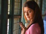 అసలే చలికాలం.. సాయంకాలం వేళ చల్లని గాలిలో అందమైన అమ్మాయి కళ్లు ఆర్పకుండా తననే చూస్తుంటే..
