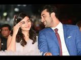 తొలిచూపులో అబ్బాయిలు స్త్రీలలో ఎక్కువగా ఏం గమనిస్తారో తెలుసా... 
