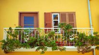 Vastu Tips: మీ ఇంట్లో బాల్కనీ ఉందా? అయితే ఈ చిట్కాలతో వాస్తు దోషాలు నివారించండి