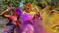 Holi 2023: హోలీ రోజు కళ్లు జాగ్రత్త.. ఒకవేళ కంట్లో రంగులు పడితే ఇలా చేయండి