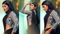 Eesha Rebba: బ్లాక్ కలర్ శారీలో నడుమ మడతలు చూపిస్తూ పిచ్చెక్కిస్తున్న ఈషా రెబ్బా