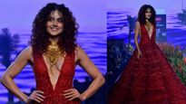 Lakme Fashion Week 2023: తాప్సీ పన్ను మోనిషా జైసింగ్ కోసం ర్యాంప్ వాక్ మోరూన్ రెడ్ అండ్ గోల్డ్ గౌన్ లో సెక్సీ