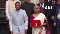 Budget 2024వికక్షిత్ భారత్ 3.0లో ఆర్థికమంత్రి నిర్మలా సీతారామన్ వైట్ మరియు మెజెంటా శారీలుక్, తెలుపు ప్రాముఖ్యత
