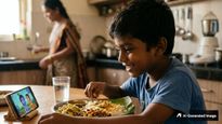 మీ పిల్లలు ఫోన్ ఇస్తేనే అన్నం తింటున్నారా?  ఈ ట్రిక్ తెలిస్తే అసలు ఫోన్ జోలికే వెళ్లరు!