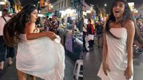 Viral Video: నైట్ మార్కెట్‌ లో టవల్‌ కట్టి డాన్స్ చేసిన మహిళ..ఊడిపోతున్నా  కూడా..