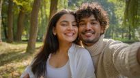 ముద్దు పెట్టుకునేటప్పుడు కళ్ళు ఎందుకు మూసుకుంటాం? కళ్ళు తెరిచి ముద్దు పెట్టుకుంటే ఏమవుతుంది?