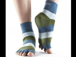 కంప్రెషన్ లెగ్ బ్యాగ్స్ మరియు పట్టీలను ఉపయోగించండి