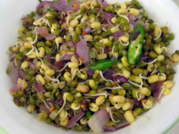 మొలకెత్తిన పెసలు-ఎగ్ సలాడ్