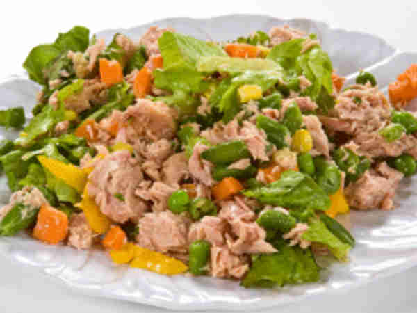 చికెన్ లేదా తునా సలాడ్