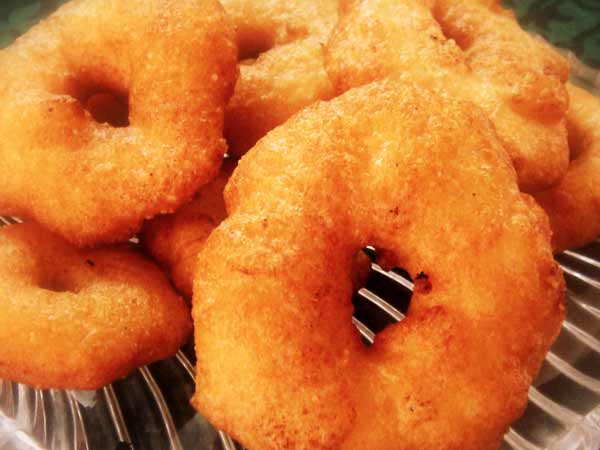 మినప -నేతి గారెలు