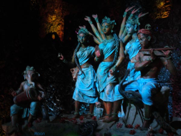 దుర్గామాత.. ఆకర్షించే వివిధ రూపాల్లో... 