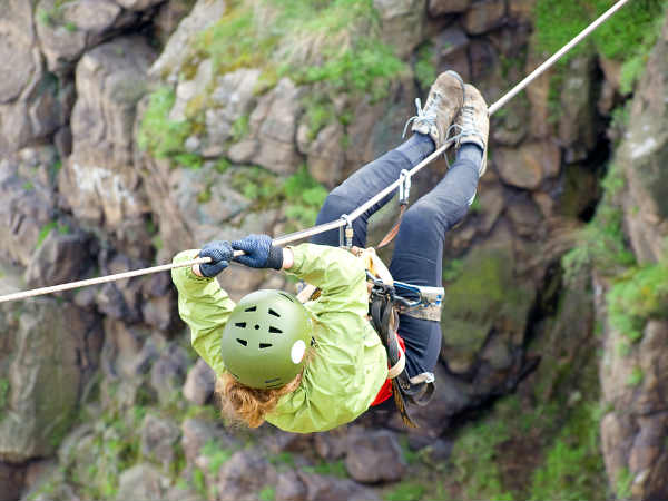 త్రాళ్ళతో అధిరోహించడం