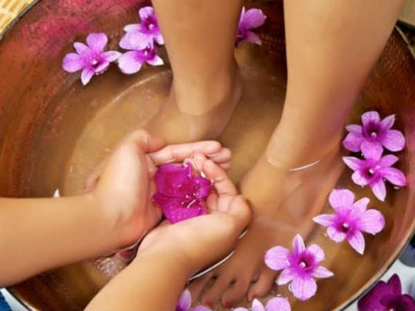 పాదాల పగుళ్ళు మాయం చేసే 5 సులభ చిట్కాలు.!