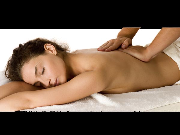 పీరియడ్స్ లో పొట్ట నొప్పా..?ఐతే ఇవిగో చిట్కాలు..! పీరియడ్స్ లో పొట్ట నొప్పా..?ఐతే ఇవిగో చిట్కాలు..!