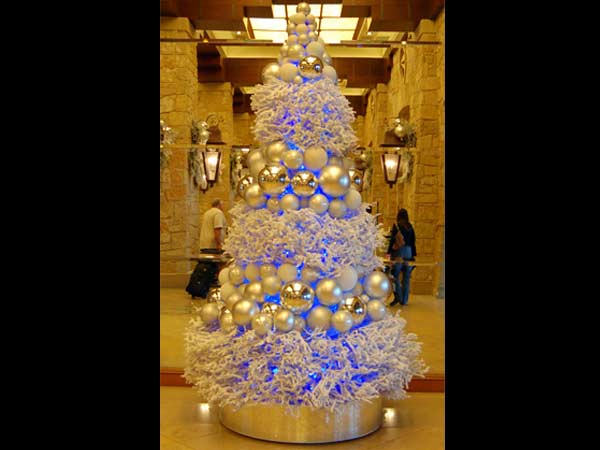 క్రిస్మస్ స్పెషల్ కొవ్వొత్తుల అలంకరణ...