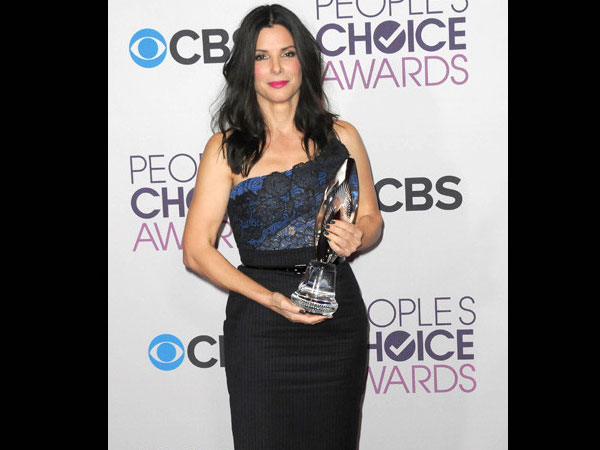 ప్రేమికుల రోజు.. అధరాలు మెరిసే మెరిసే...