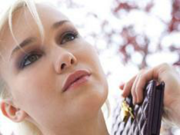 ప్రయాణంలో కూడా అందంగా మెరిసిపోవాలంటే....!