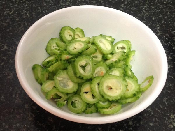 షుగర్ పేషంట్స్ కు కాకరతో ఓ వెరైటీ రుచి...