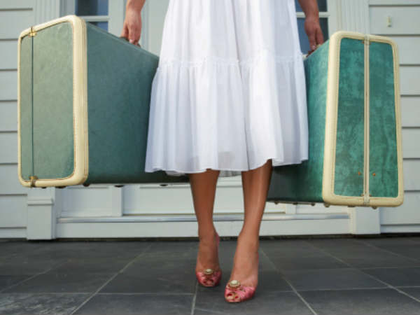 స్త్రీలు ఒంటరి ప్రయాణంలో తీసుకోవల్సిన జాగ్రత్తలు..