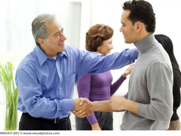 తన కుటుంబాన్ని కలవకుండా బాయ్ ఫ్రెండ్ పోస్ట్ పోనే చేస్తూ ఉంటే తన కుటుంబాన్ని కలవకుండా బాయ్ ఫ్రెండ్ పోస్ట్ పోనే చేస్తూ ఉంటే