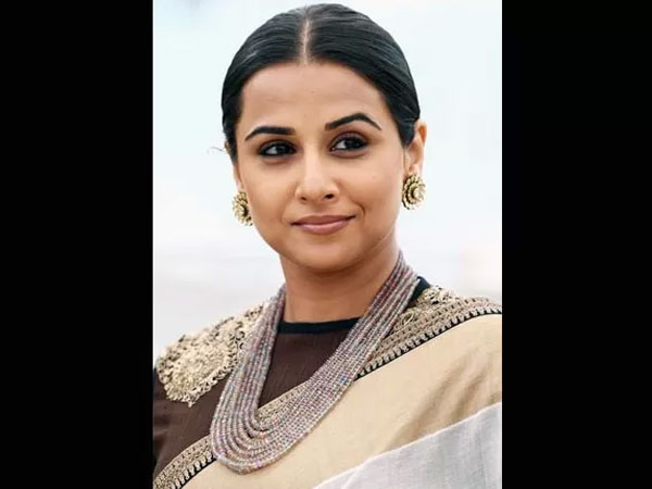 డల్ క్రీమీ వైట్: 