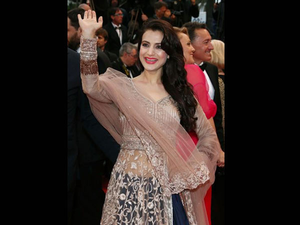 కేన్స్ ఫిల్మ్ ఫెస్ట్ లో మన సెలబ్రెటీల విచిత్ర వేశ ధారణ..! 