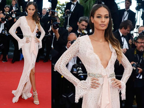 కాన్స్ లో లోఅందాలను ప్రదర్శిస్తున్న సెక్సీ సెలబ్రెటీలు..!