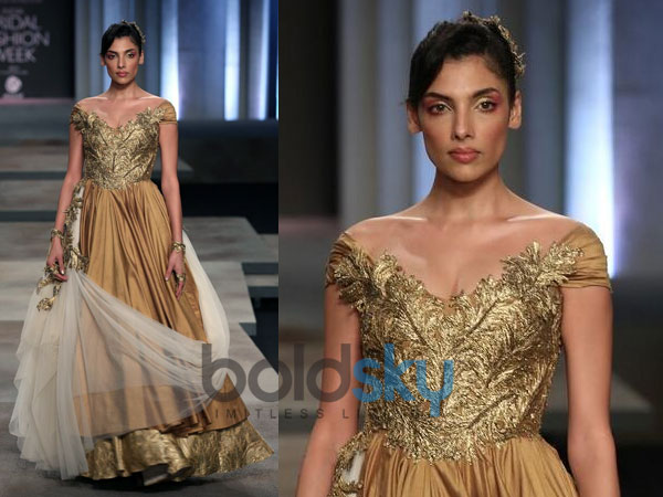 2013 ఇండియన్ బ్రైడల్ ఫ్యాషన్ షో సొగసులు..