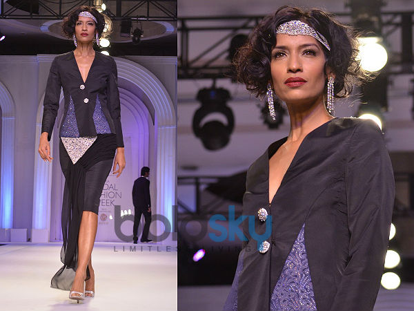 కోట్ బ్లౌజ్ మరియు పెన్సిల్ స్కర్ట్: 