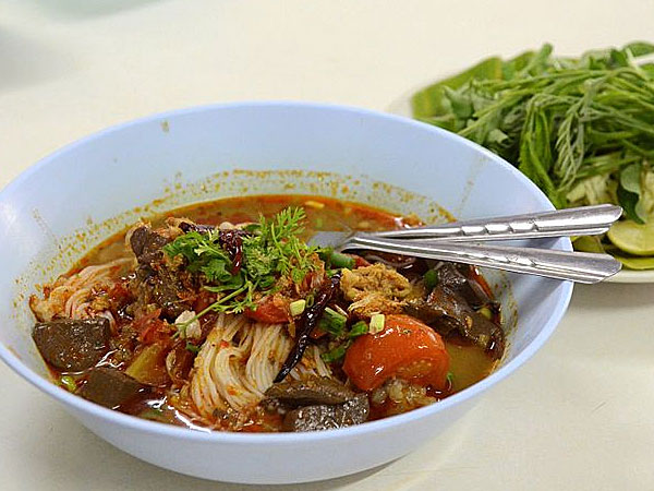 చికెన్ బ్లడ్ మరియు పంది పేగులు: 