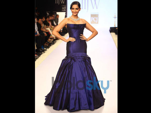 ర్యాంప్ మీద సోనమ్ కపూర్: 