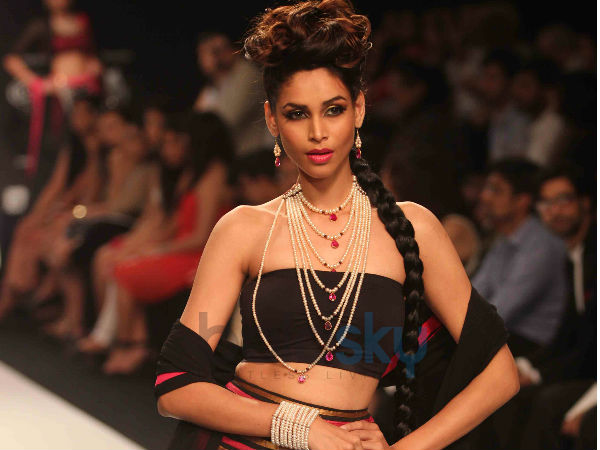 స్టెప్ బై స్టైప్ ముత్యాల హారం: