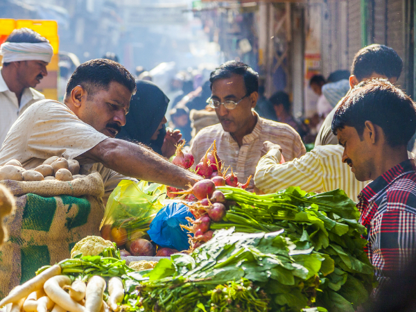 కిరాణా షాపుకు వెళ్ళండి 