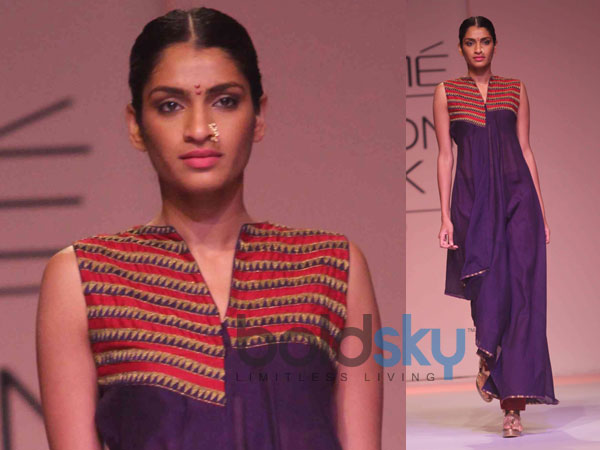 స్లీవ్ లెస్ పర్పుల్ డ్రెస్: