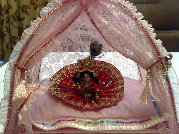 సింహాసనం: