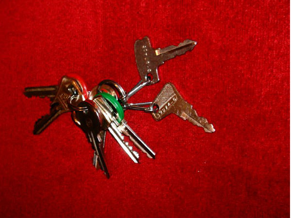 మీ కీస్ ను కలర్ కోడ్ చేయండి 