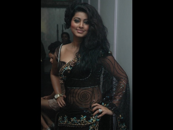 బ్లాక్ ట్రాన్స్పరెంట్ విత్ చమ్మీ డిజైన్: