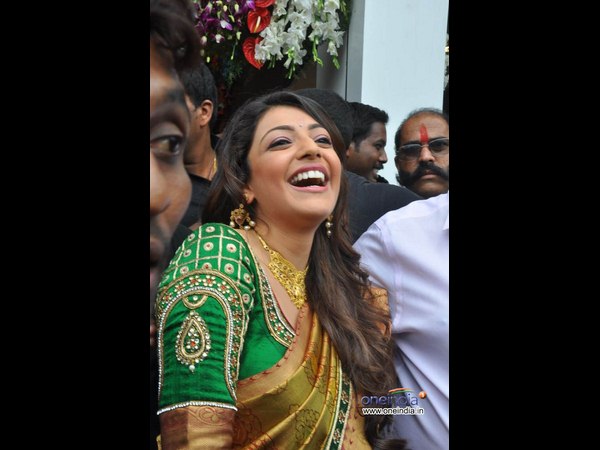 లైట్ పింక్ బిస్కెట్ కలర్ కాబినేషన్ శారీ :